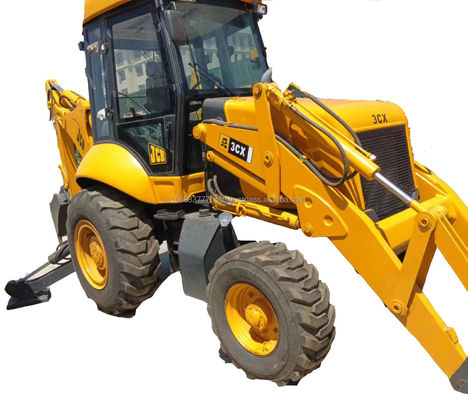 Gebrauchtes JCB 3CX-Lader in gutem Zustand mit 6 Tonnen Nennlast und Jahr 2016