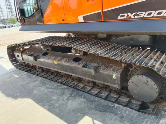 Gebrauchtes Doosan DX300 Bagger 2016 Modell 30000 KG Maschinengewicht für Schwerlastgräben