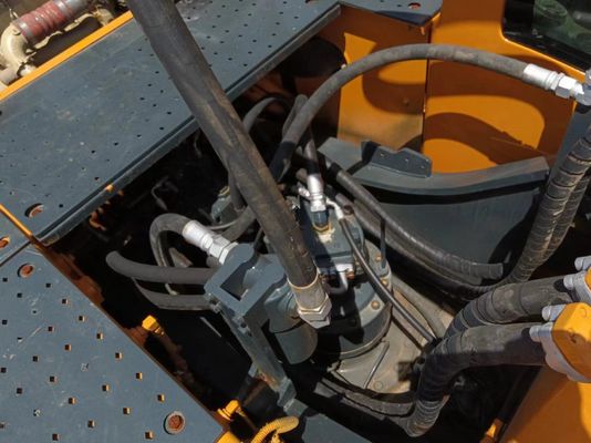 Gebrauchtes Hyundai 220LC-9S Bagger mit 1,22 M3 Eimerkapazität und geringer Arbeitszeit