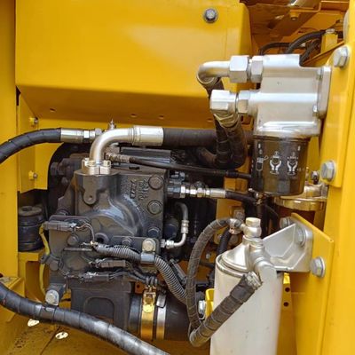 Komatsu PC130 Bagger mit Original-Hydraulikventil und 90% Zustand in Japan