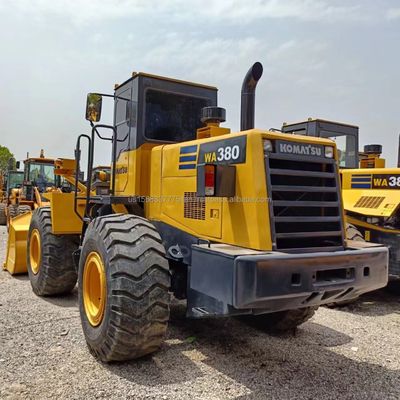 Gebrauchtes Komatsu WA 380-Lader mit geringer Arbeitszeit und hervorragender Leistung