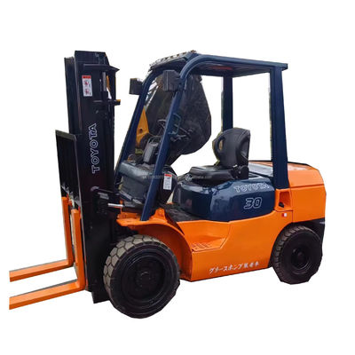 Verhältnismäßiger TOYOTA 8F30 Gabelstapler zum Verkauf Gebraucht Dieselmotor 1000MM Gabellänge
