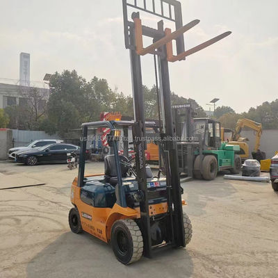 Toyota FD50 Gabelstapler in gutem Zustand mit 3 Tonnen Betriebsgewicht im Lager