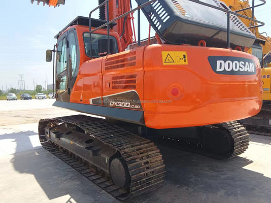 Gebrauchtes Doosan DX300 Bagger mit 1,5 m3 Eimerkapazität und 30000 kg Maschinengewicht