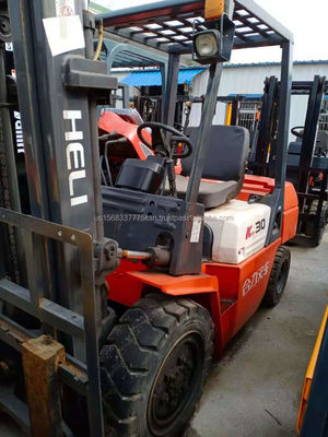 Baustoffwerkstätten TCM Heli K30 Gabelstapler mit und Großleistungsmaschine