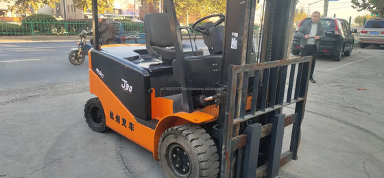 Hangzhou J30 Gebrauchtwagen mit ausgezeichneter Leistung und 3000 kg Gewicht