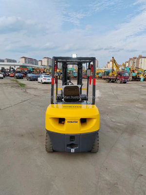 Gebrauchtes Komatsu 30 Diesel Gabelstapler mit hervorragender Leistung und geringem Gewicht