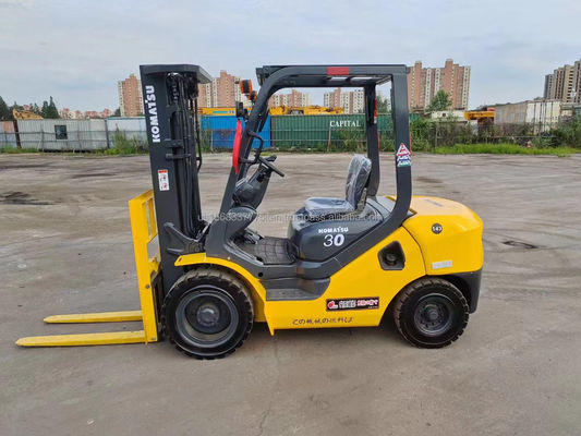 Gebrauchtes Komatsu 30 Gabelstapler mit hervorragender Leistung und Min. Hebhöhe 4.5