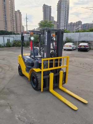 Gebrauchtes Komatsu 30 Gabelstapler mit hervorragender Leistung und Min. Hebhöhe 4.5