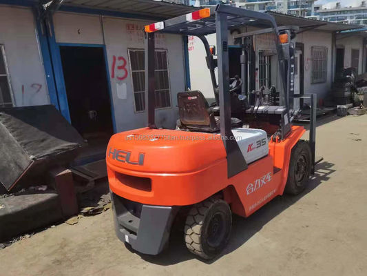 Helikopter-Diesel-Forklift mit einer Höhenhöhe von 2,5 m und einer Forklänge von 2 m