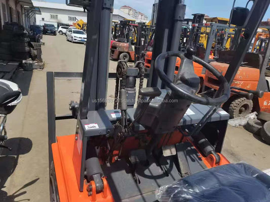 Helikopter-Diesel-Forklift mit einer Höhenhöhe von 2,5 m und einer Forklänge von 2 m