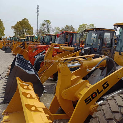 Gebrauchtes Komatsu WA 380 Ladegerät perfekt für Baumaterial-Läden Baumaschine