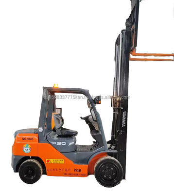 Gabelstapler TOYOTA 8F30 zum Verkauf und vernünftiger Gebrauch Diesel Gabelstapler 1000MM Gabellänge