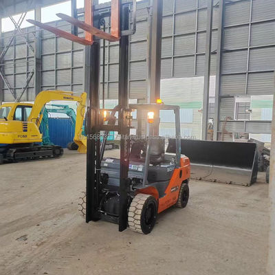 Gabelstapler TOYOTA 8F30 zum Verkauf und vernünftiger Gebrauch Diesel Gabelstapler 1000MM Gabellänge