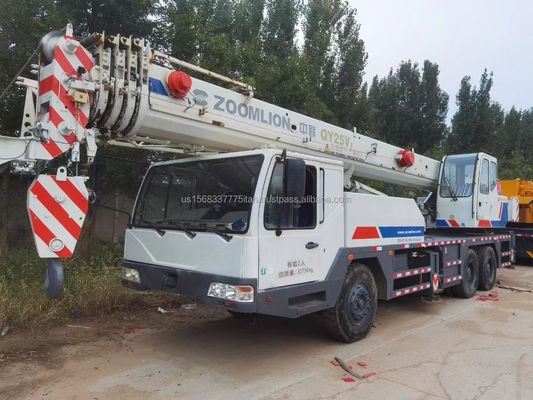 Gebrauchtes Zoomlion 25-Tonnen-Kran mit 25000 KG Gewicht und hervorragender Leistung