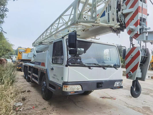Gebrauchtes Zoomlion 25-Tonnen-Kran mit 25000 KG Gewicht und hervorragender Leistung