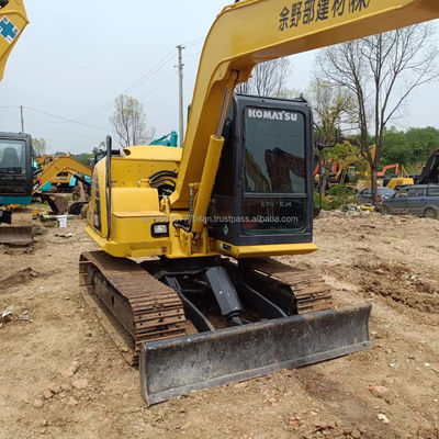 Gebrauchtes 10 Tonnen schweres Komatsu PC100-Grubegerät mit Original-Hydraulikzylinder in Shanghai