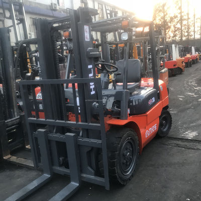 Gebrauchte Hubschrauber-Diesel-Forkliftfahrzeuge 2 t 4 t 6 t 7 t 3,5 t 3 t CPCD20 CPCD30 CPCD40