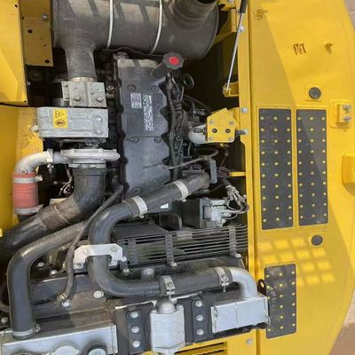 Gebrauchtes Komatsu PC220 EXKAVATOR mit 1,2 M3 Eimer Kapazität und 119 kW Leistung zu erschwinglichen Preisen
