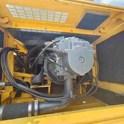 Gebrauchtes Komatsu PC220 EXKAVATOR mit 1,2 M3 Eimer Kapazität und 119 kW Leistung zu erschwinglichen Preisen