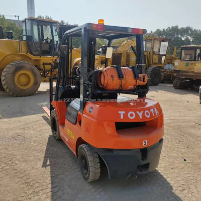 Gebäudewerkstätten Gebraucht 2012 TOYOTA 7F30 Diesel Gabelstapler mit und angemessen