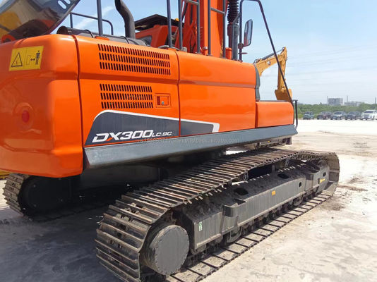 30TON Gebraucht DOOSAN DX300 Bagger mit guter Effizienz und Original-Hydraulikzylinder