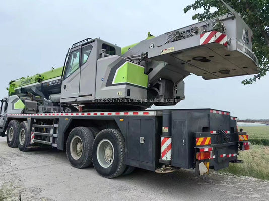 Gebrauchtes Zoomlion 90-Tonnen-Kran mit max. Hebhöhe von 4,5 m und guter Hebekapazität