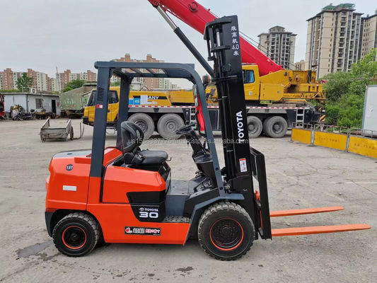 3000 kg Gewicht TOYOTA 7F30 Gebraucht Diesel Gabelstapler 99% 2012 Modell für hohe Effizienz