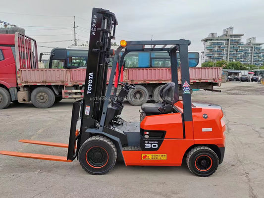 3000 kg Gewicht TOYOTA 7F30 Gebraucht Diesel Gabelstapler 99% 2012 Modell für hohe Effizienz